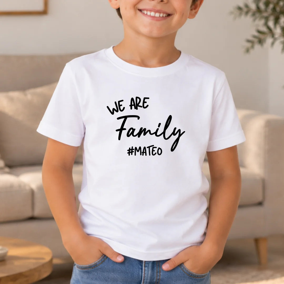 We Are Family – Camiseta Personalizada con Nombre