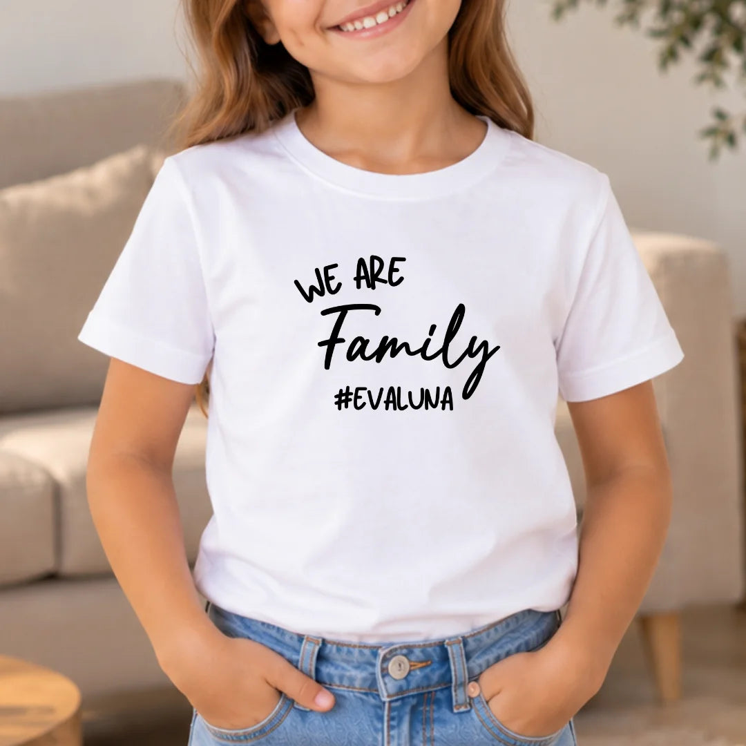 We Are Family – Camiseta Personalizada con Nombre