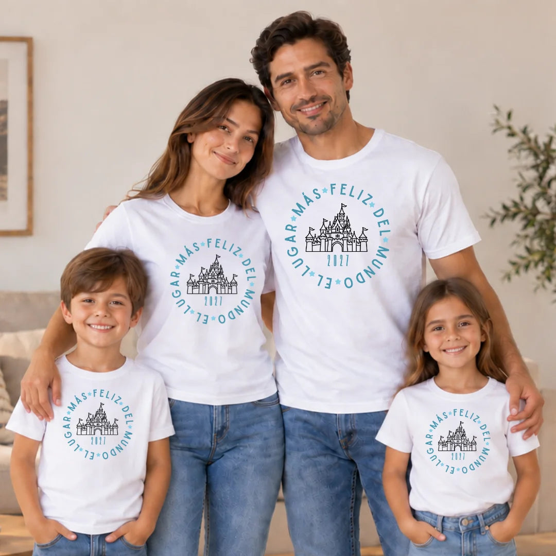 Nuestro Mundo Mágico – Camiseta Personalizada con Año y Nombre
