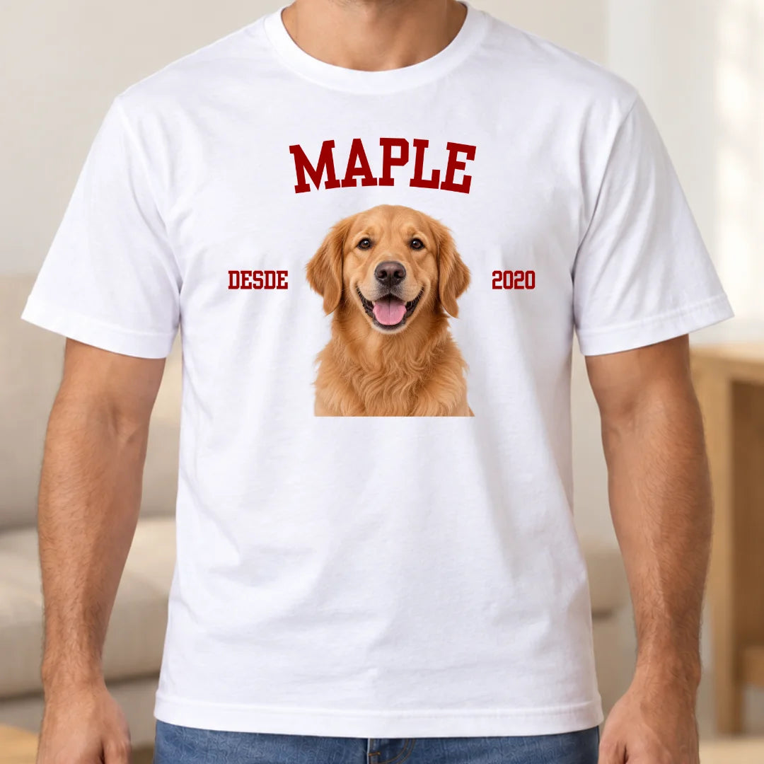 Siempre Parte de Nosotros – Camiseta Personalizada para Perro con Nombre y Año