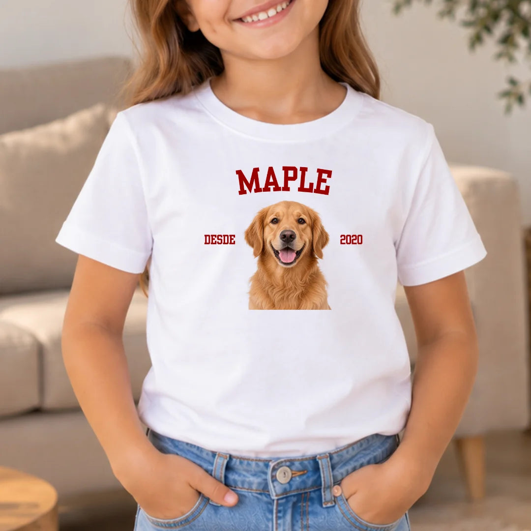 Siempre Parte de Nosotros – Camiseta Personalizada para Perro con Nombre y Año