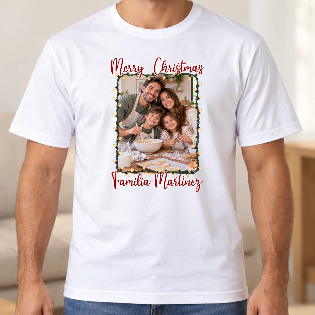 Nuestro Momento Navideño – Camiseta Personalizada con Foto y Apellido