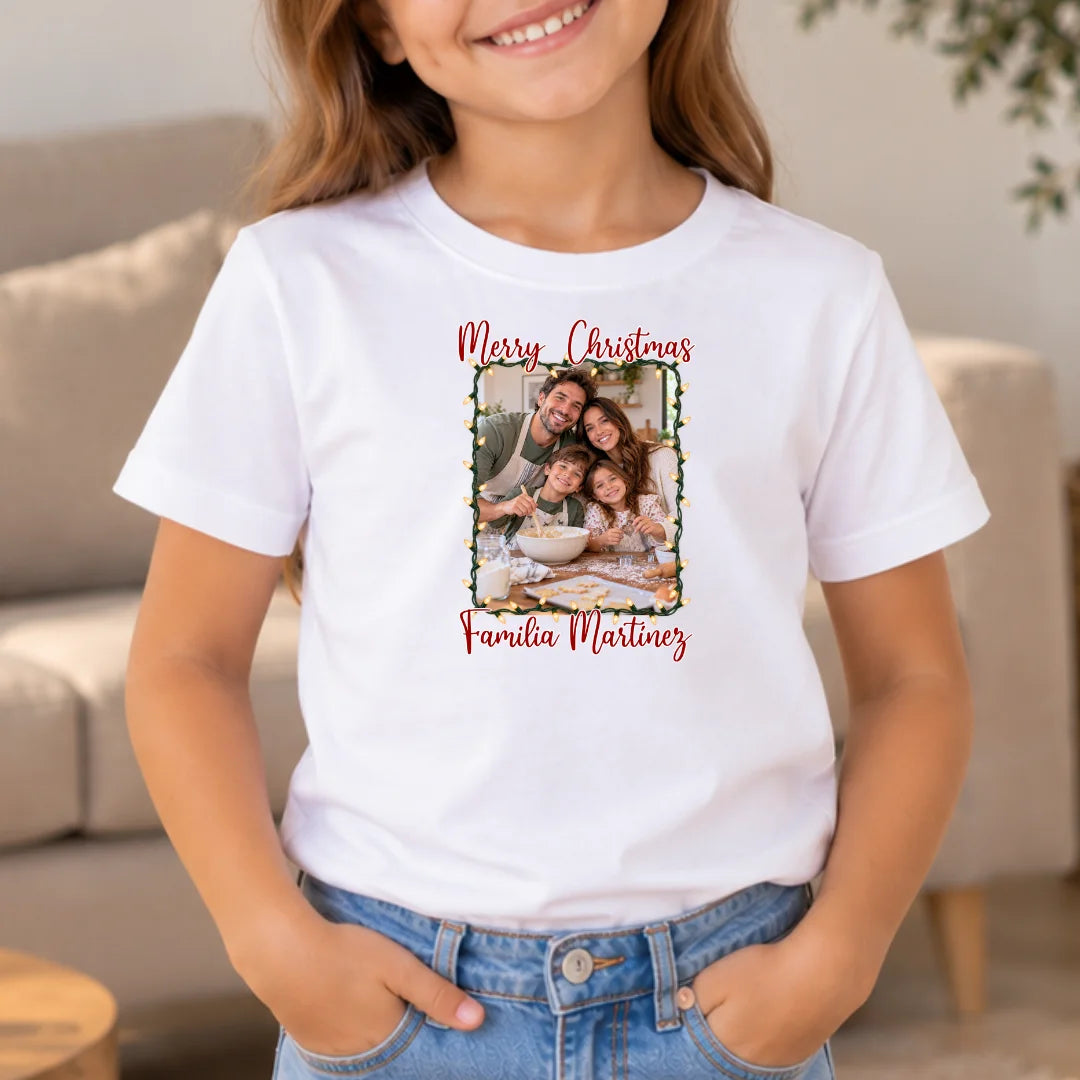 Nuestro Momento Navideño – Camiseta Personalizada con Foto y Apellido