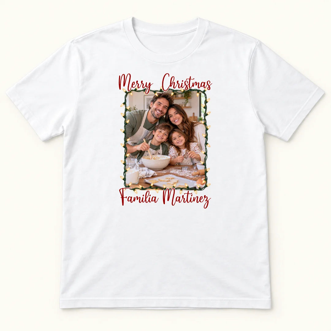 Nuestro Momento Navideño – Camiseta Personalizada con Foto y Apellido