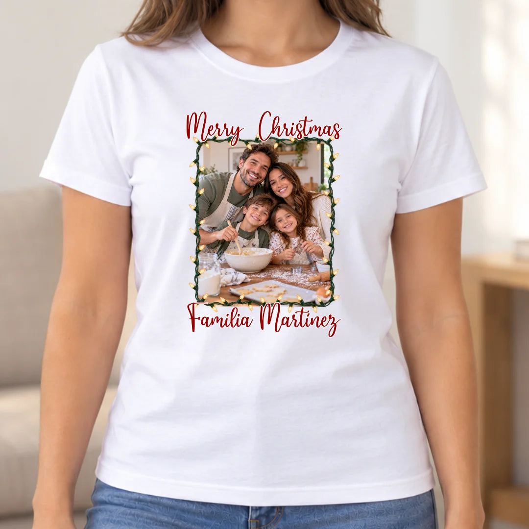 Nuestro Momento Navideño – Camiseta Personalizada con Foto y Apellido