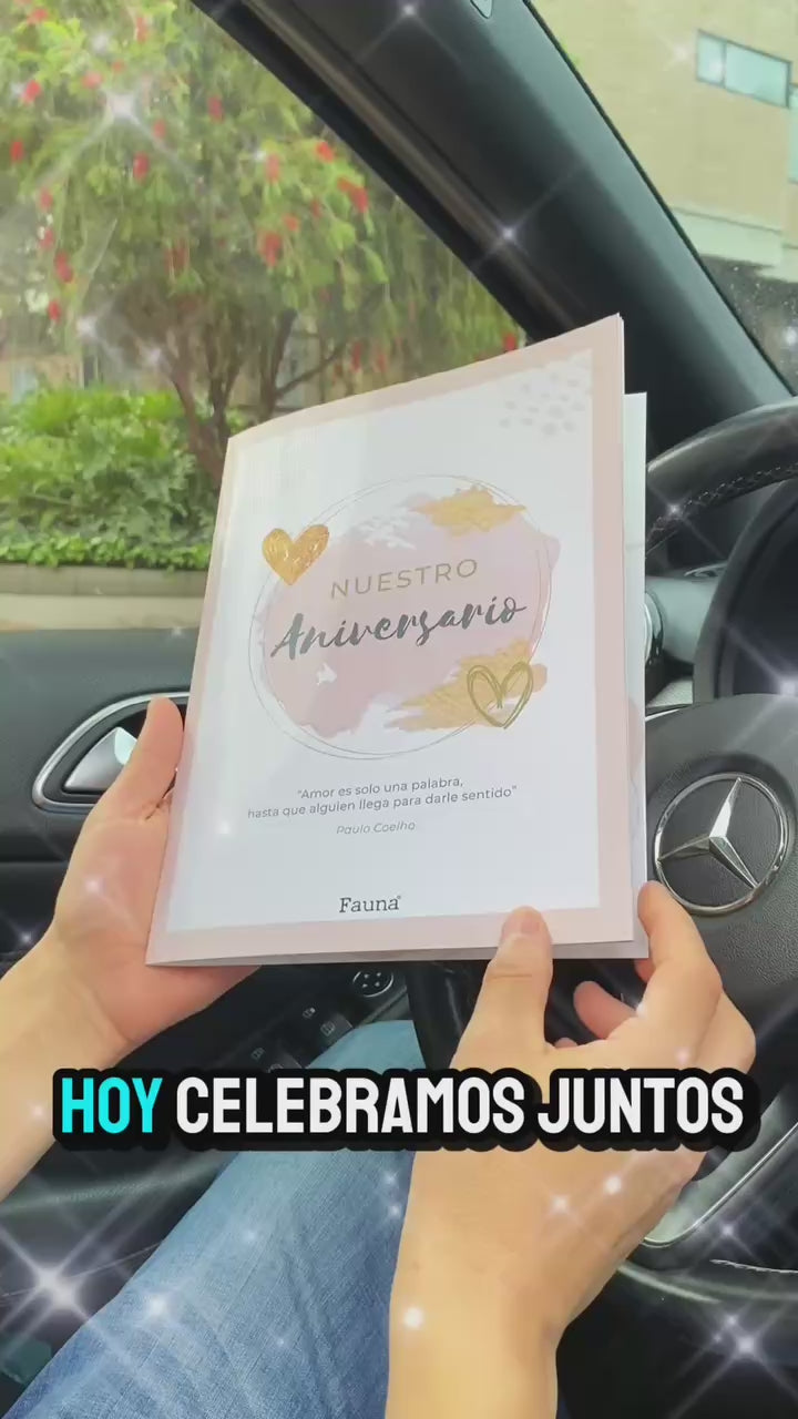 Cargar vídeo: Álbum de Láminas para Aniversario Personalizado con 18 Fotos