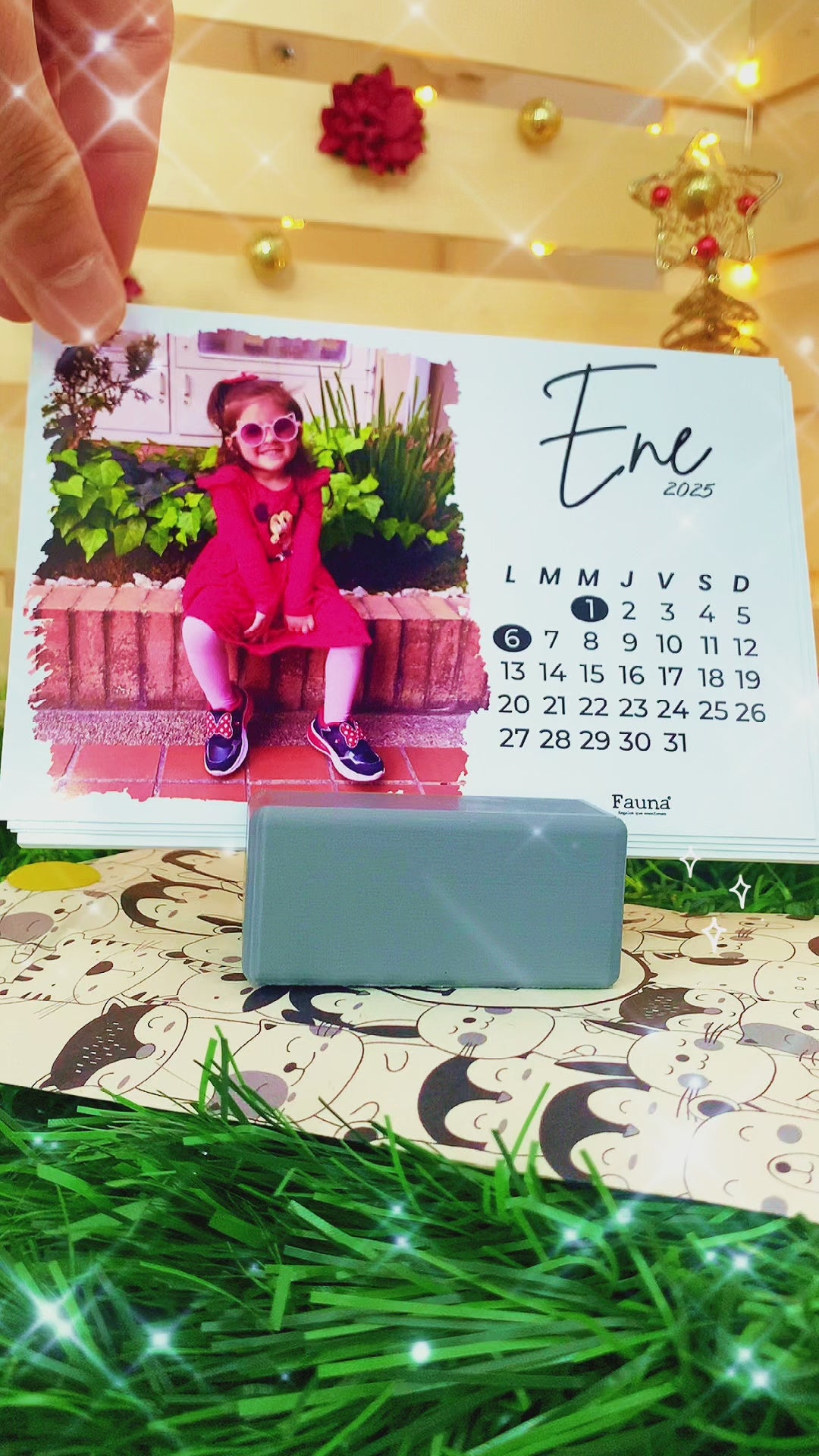 Cargar vídeo: Calendario Personalizado de Escritorio con 12 Fotos