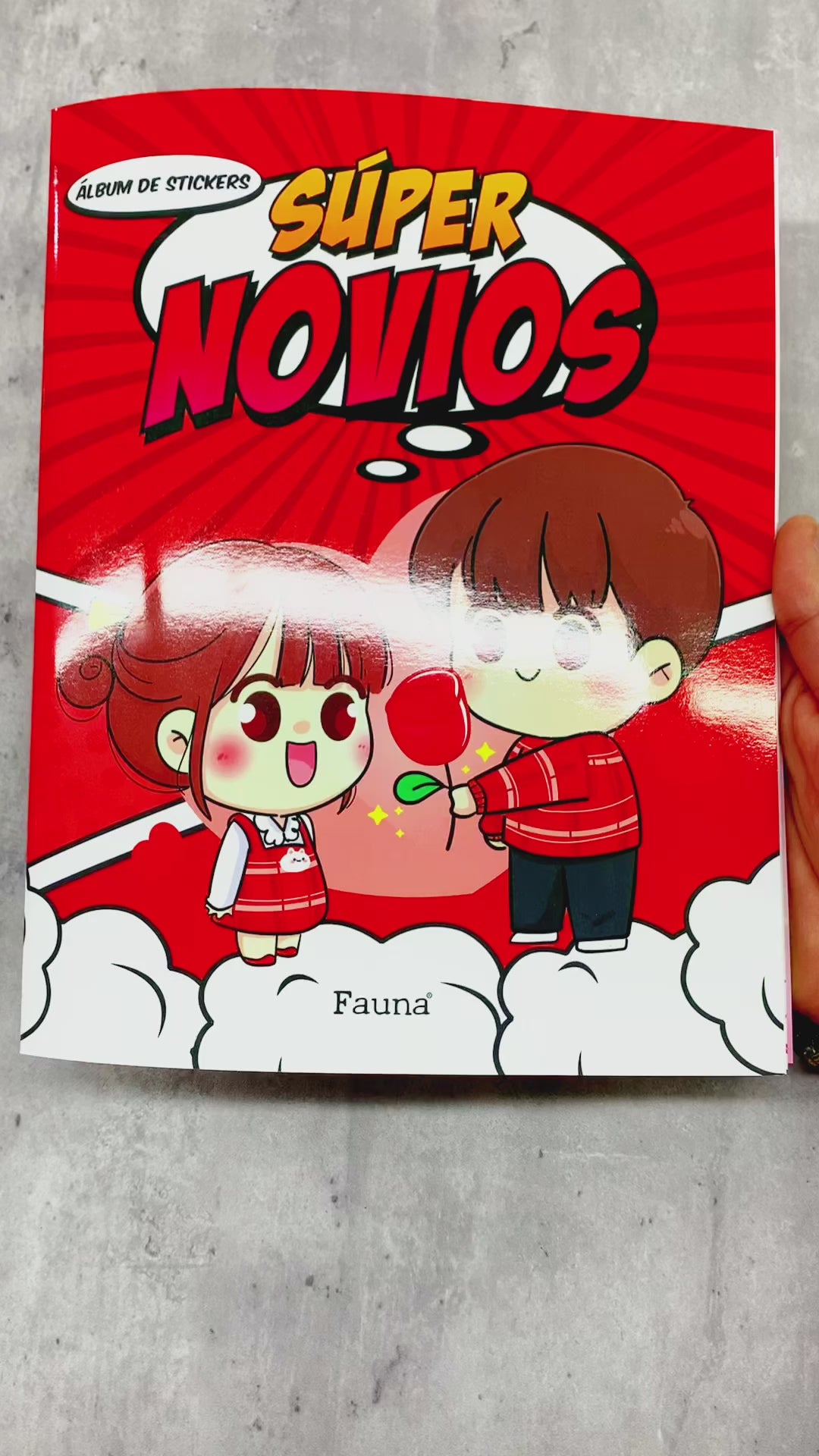 Cargar vídeo: Álbum de Láminas Súper Novios Personalizado con 18 Fotos